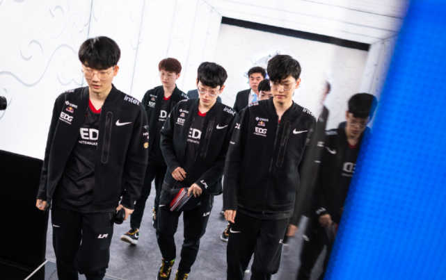 他就凭借 他就凭借